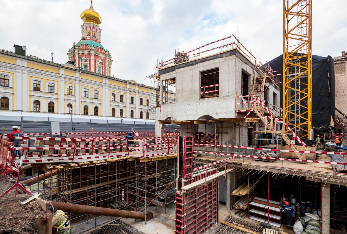 В комплексе «Ильинка 3/8» завершается возведение 2-го этажа корпуса D